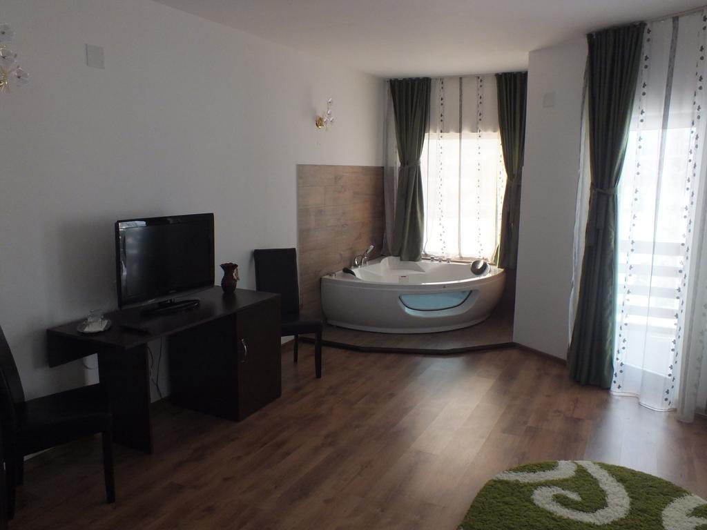 Pensiunea Eliza Hotel Podu Cosnii Phòng bức ảnh