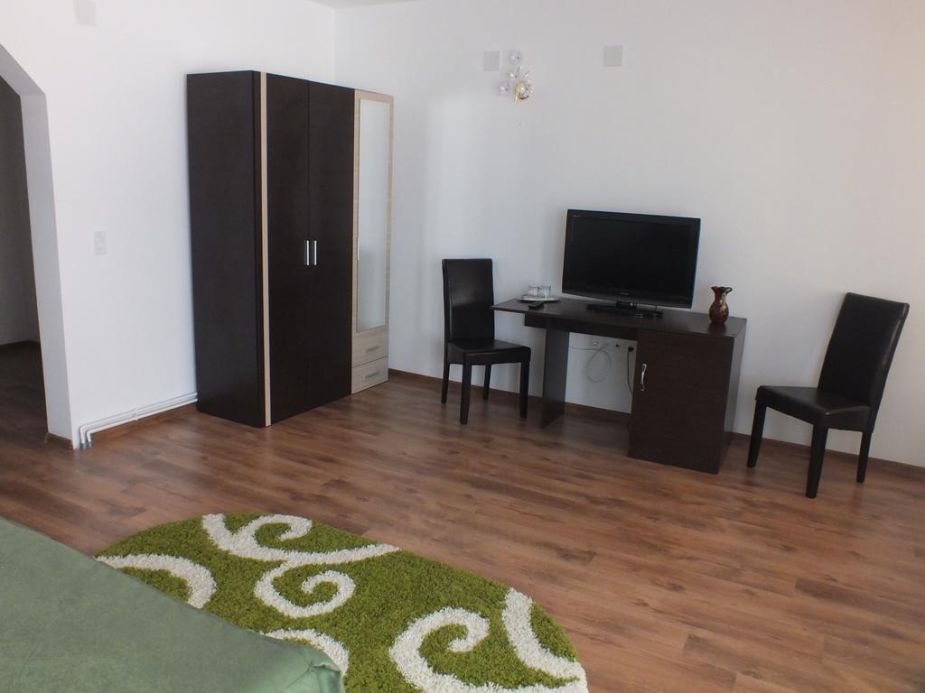 Pensiunea Eliza Hotel Podu Cosnii Phòng bức ảnh